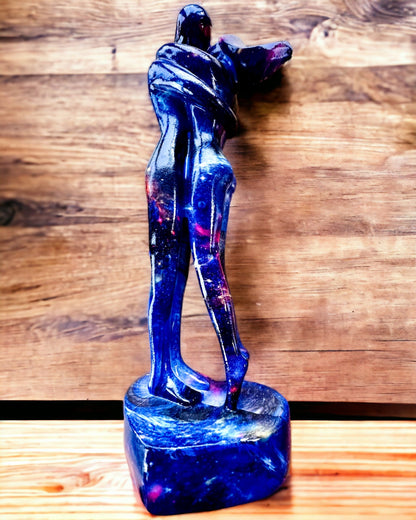 Kosmiczny Uścisk - Harsfiguur met Graveeroptie