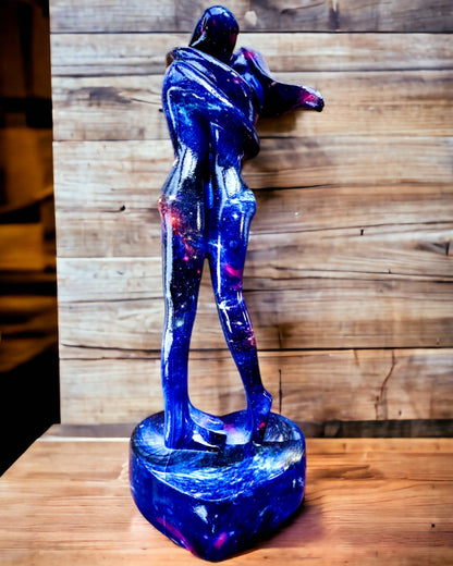 Kosmiczny Uścisk - Harsfiguur met Graveeroptie