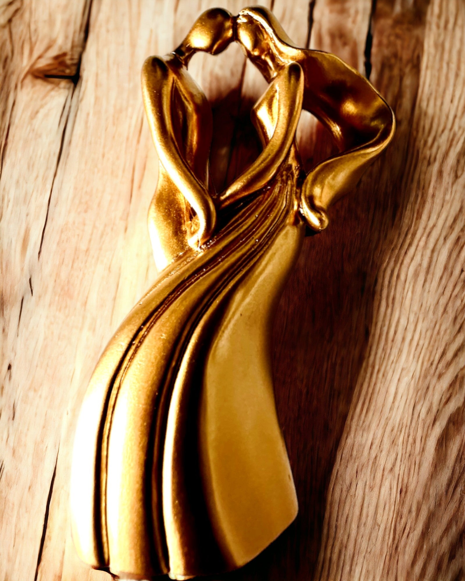 Rzeźba Miłości - "Wieczna Pasja" - Kleine Decoratieve Beeldje in Gouden Kleur met Graveeroptie