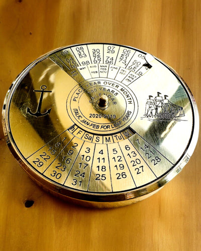 Eeuwige Kalender Zeevaart – Messing Kalender 100 jaar – mogelijkheid tot gravure als cadeau