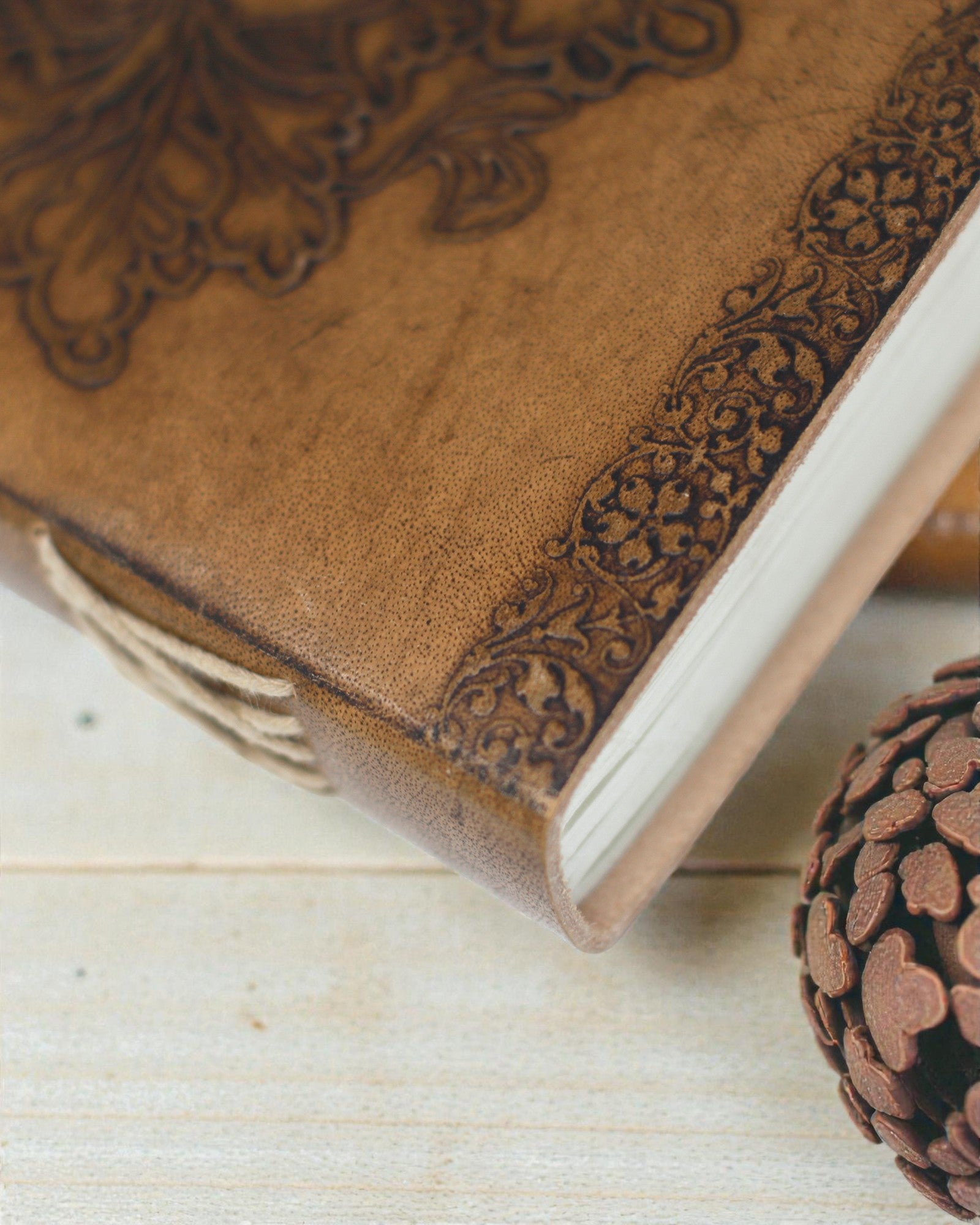 Sylva Spirit – Leren notitieboek Groene Man met metalen sluiting