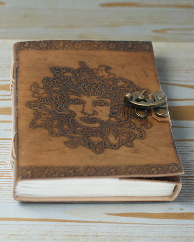 Sylva Spirit – Leren notitieboek Groene Man met metalen sluiting