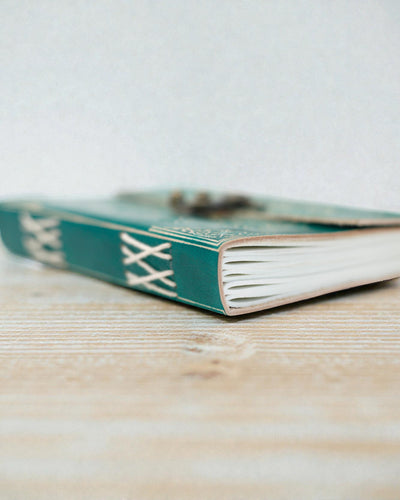 Turkoois leren notitieboek „Vrede” met rits – Harmonie & Rust (18 x 13 cm)