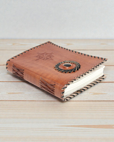 Navigator Onyx – Leren notitieboek met zwarte onyxtoets en kompas