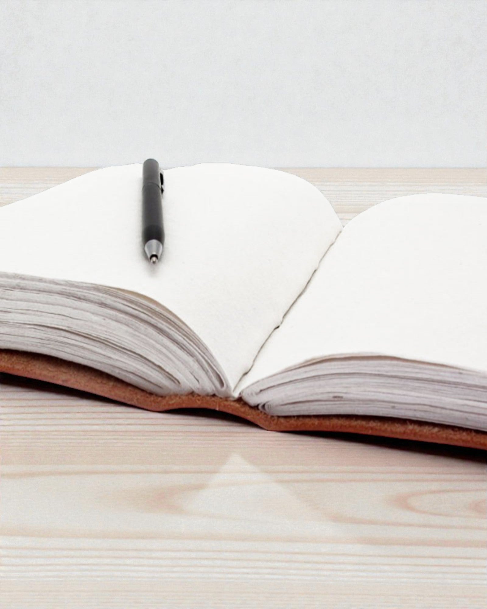 Leren notitieboek met 7 chakra’s – groot formaat (25 x 33 cm) – 200 bladzijden