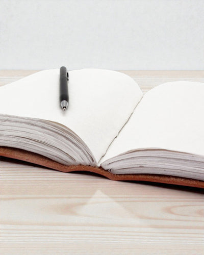 Leren notitieboek met 7 chakra’s – groot formaat (25 x 33 cm) – 200 bladzijden