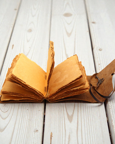 Notitieboek van geolied leer met sleutel voor geheimen – Dagboek in oude stijl 13 × 18 cm