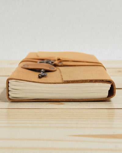 Notitieboek van licht geolied leer met Solis-sleutel – klassiek dagboek 13 × 18 cm