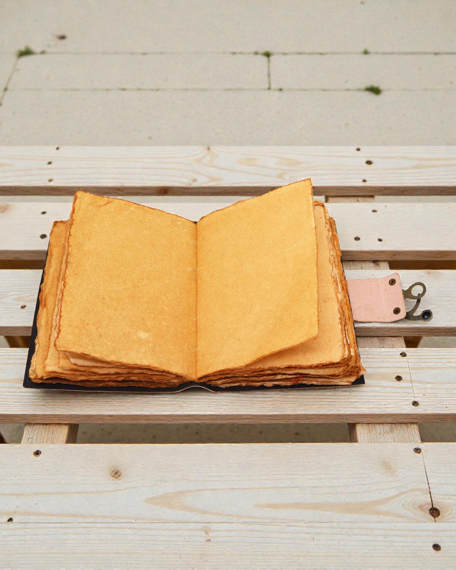 Leren notitieboek met 7 chakrakleuren – 13 × 18 cm