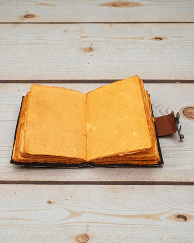 Lotus Anima – Leren notitieboek Mandala van de lotusbloem met kunstmatig verouderde bladzijden