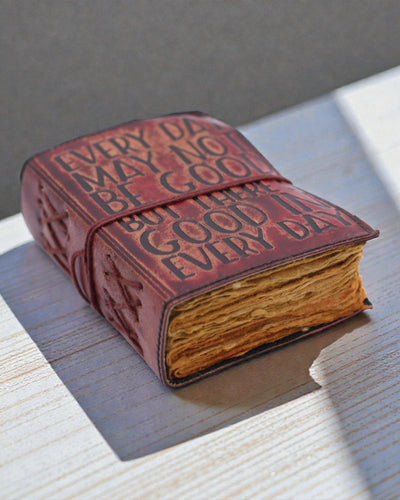 Dies Bona – Leren notitieboek Niet elke dag hoeft goed te zijn