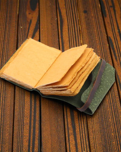 Green Maze Vintage – leren notitieboek met verouderde bladzijden 12,7 × 8,9 cm