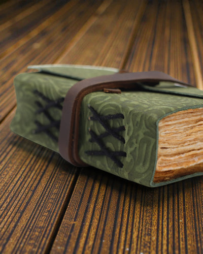 Green Maze Vintage – leren notitieboek met verouderde bladzijden 12,7 × 8,9 cm