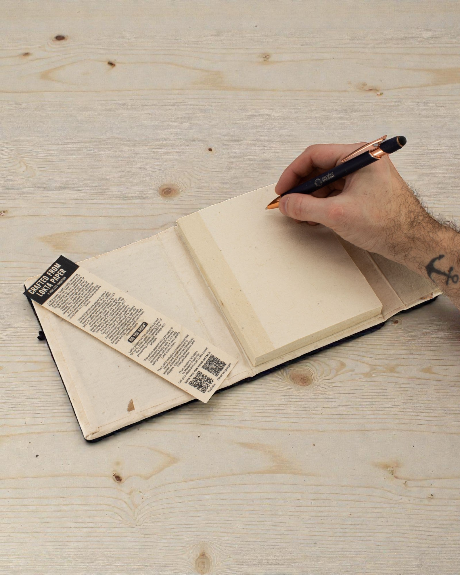 Middelgroot Lokta-notitieboekje met botanische toets – Gedroogde bloemen (45 blaadjes, 15 x 12 cm)