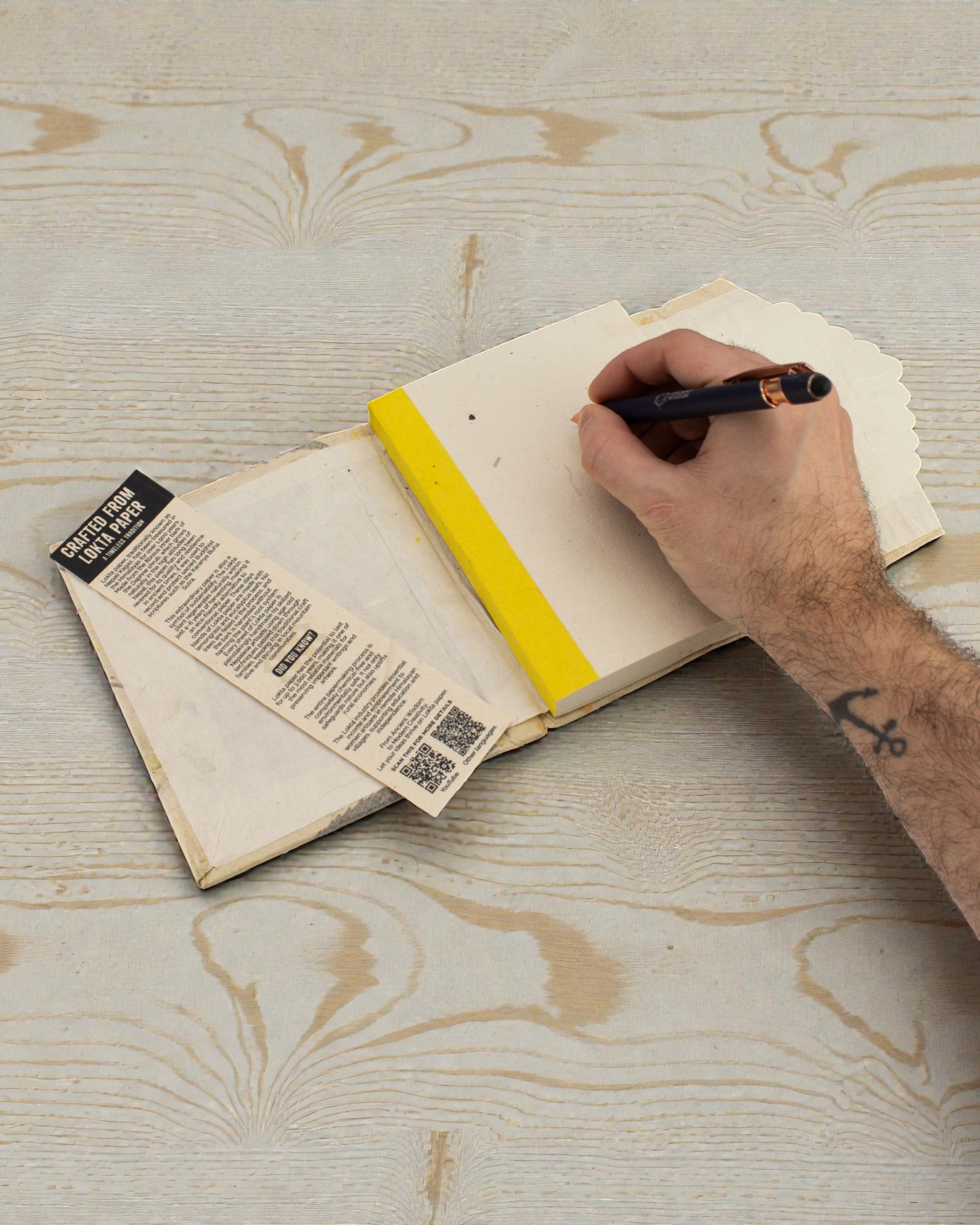 Middelgroot lokta-notitieboek Bougainvillea (15 x 12 cm) – 45 vellen