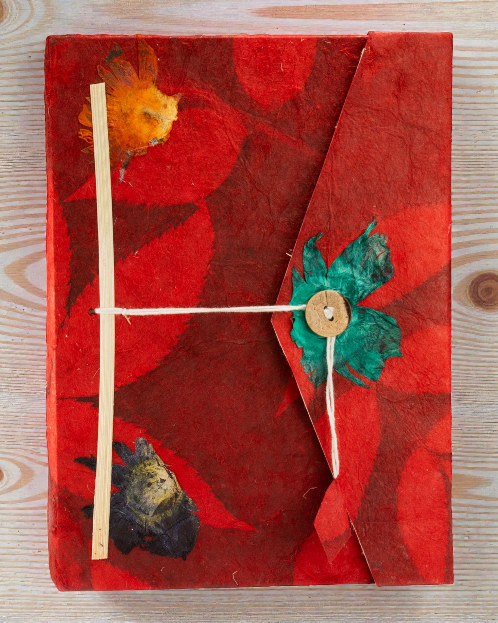 Artistiek notitieboek Lokta Ruby Bloom – Gedurfde bloemen (45 bladen, 21 x 15 cm)