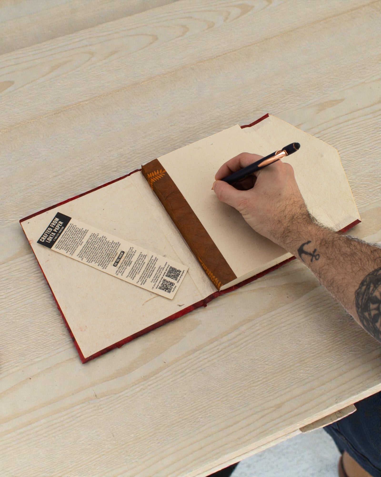 Artistiek notitieboek Lokta Ruby Bloom – Gedurfde bloemen (45 bladen, 21 x 15 cm)