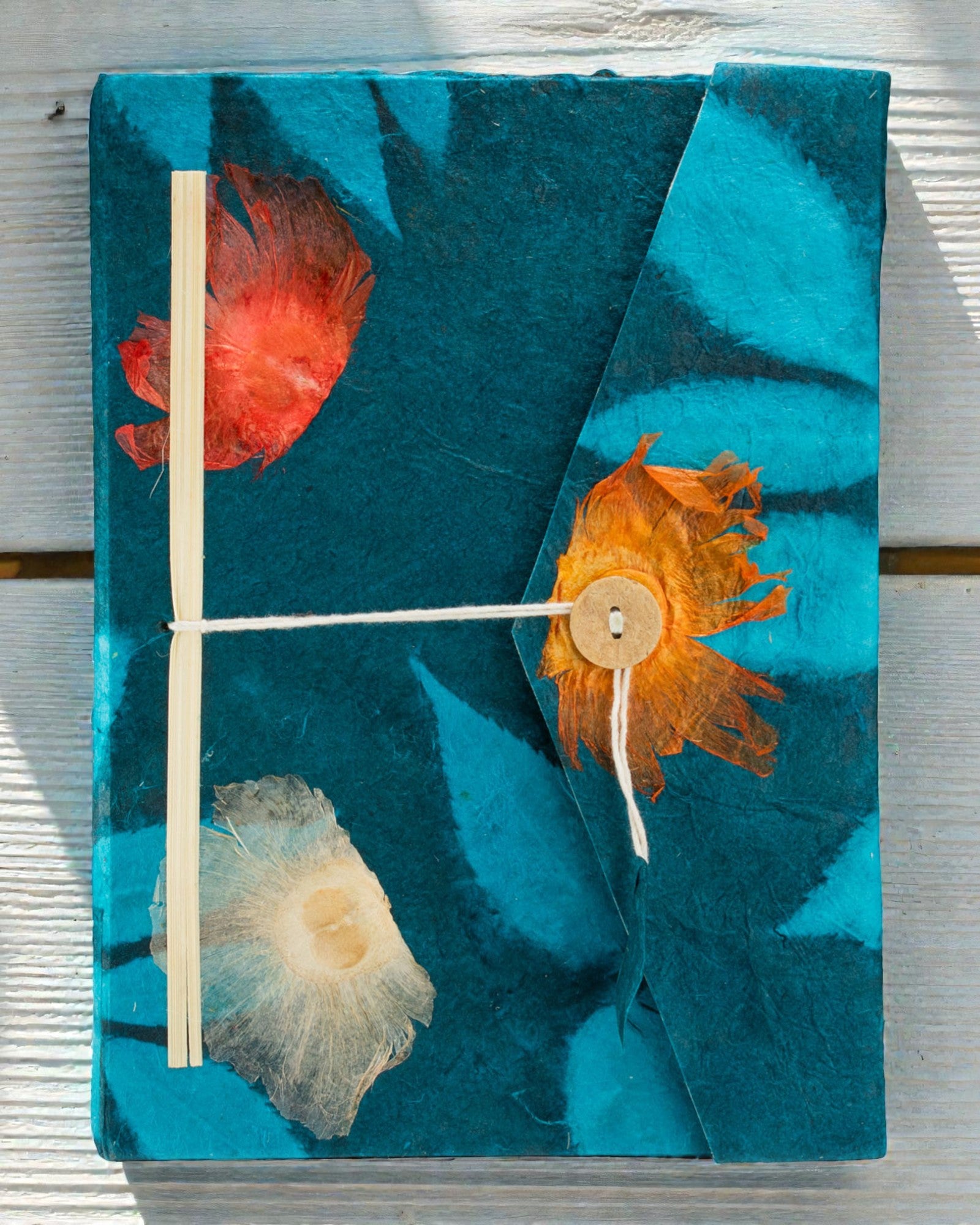 Groot notitieboek Lokta Gedurfde bloemen – Donkerblauw (45 vellen, 21 x 15 cm)