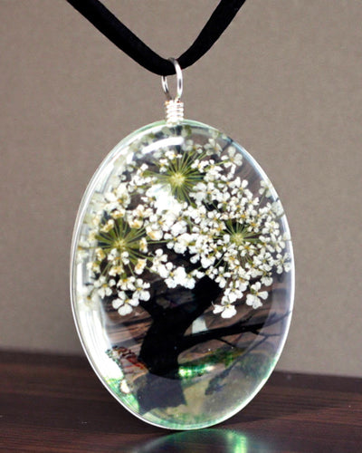 Witte Harmonie – Witte sieradenset met gedroogde bloemen Levensboom