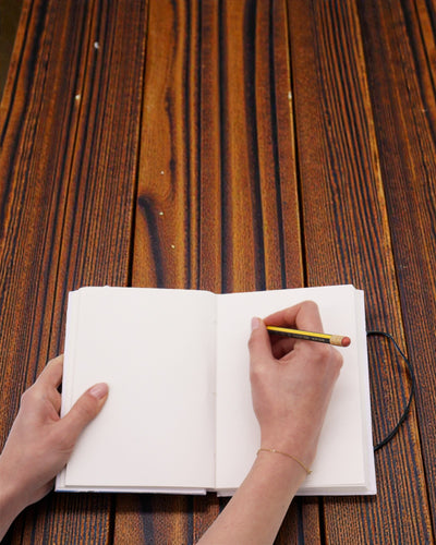 Samen bladeren – klein notitieboekje met riempje en kokosknop 18 × 12,5 cm, 200 pagina's