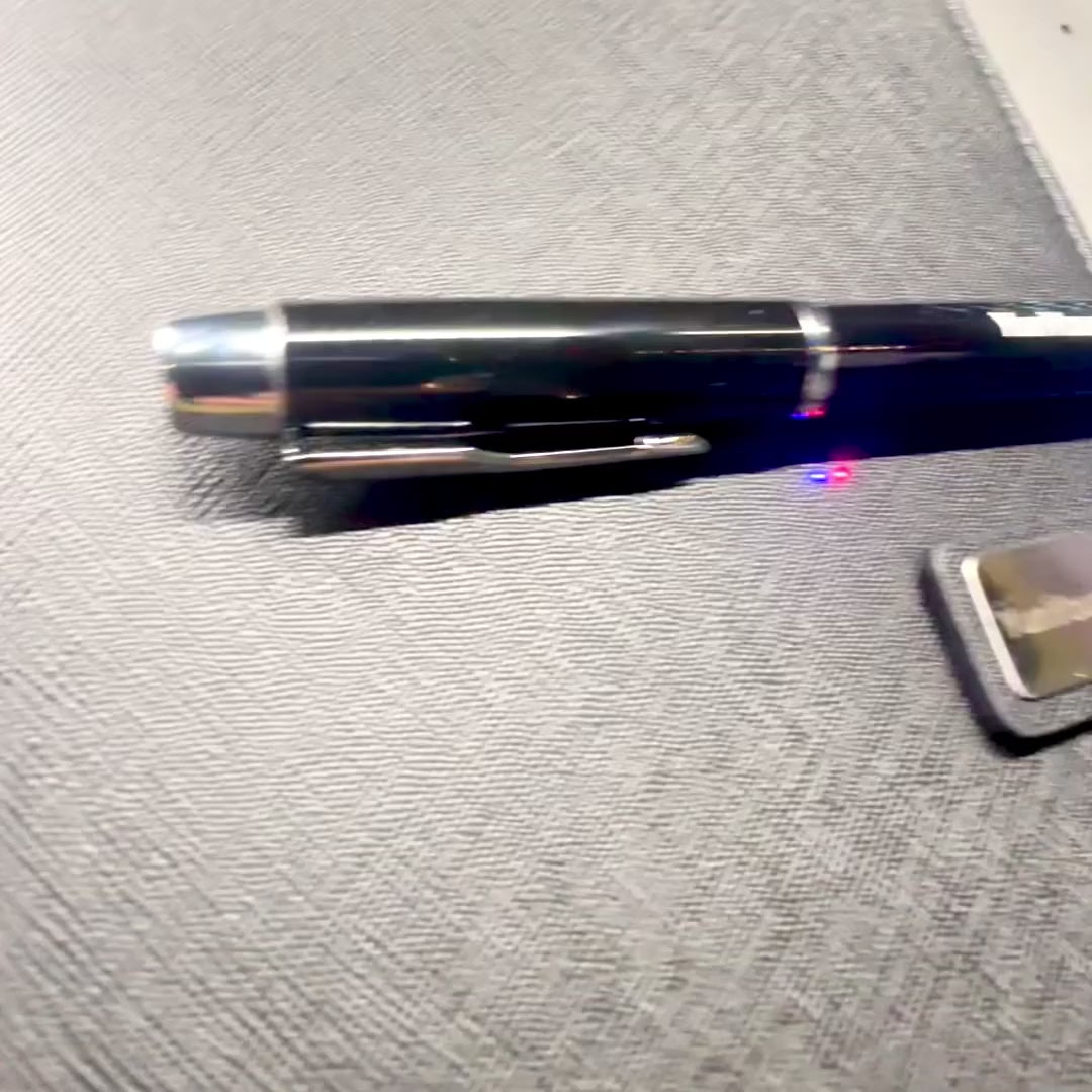 Elegante cadeauset met personalisatie - leren notitieboek A5, pen en zwarte paraplu in geschenkdoos