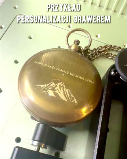 Navigatiekompas "Podróżnika" met gravure, personalisatie – Handwerk van Indiase Ambachtslieden