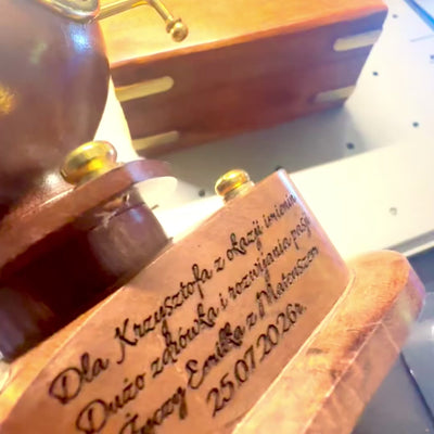 Kleine retro duikershelm met klok en personalisatie