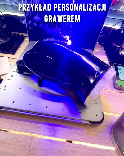 Compact, 350 ml, Gesneden Meesterwerk Bierpul met de mogelijkheid tot personalisatie met gravure - 2 kleuropties