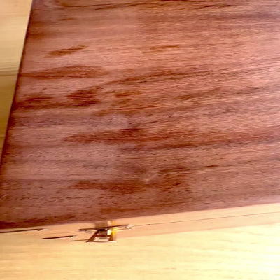 Messing sextant met gravure in houten doos
