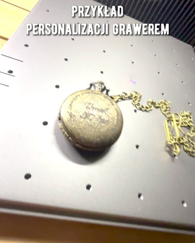 Klassieke Kwarts Zakhorloge met Wereldkaart – Vintage Stijl Hanger met Ketting voor Haar en Hem, gravure