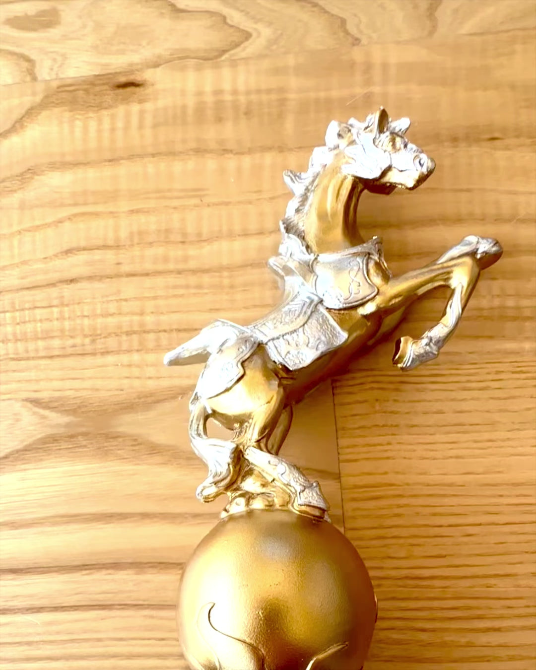 Elegante Statuet "Złoty Rumak" - met graveermogelijkheid als cadeau