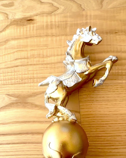 Elegante Statuet "Złoty Rumak" - met graveermogelijkheid als cadeau