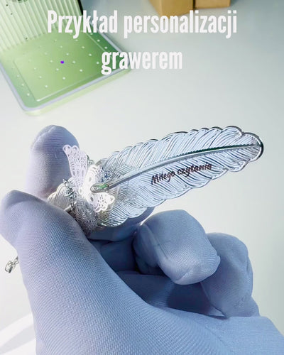 Creatieve Retro Stijl Boekenlegger met Veer- en Vlindermotief – Elegant Cadeau voor Moeder, Leraar, Promotioneel, Kleur Zilver/roze