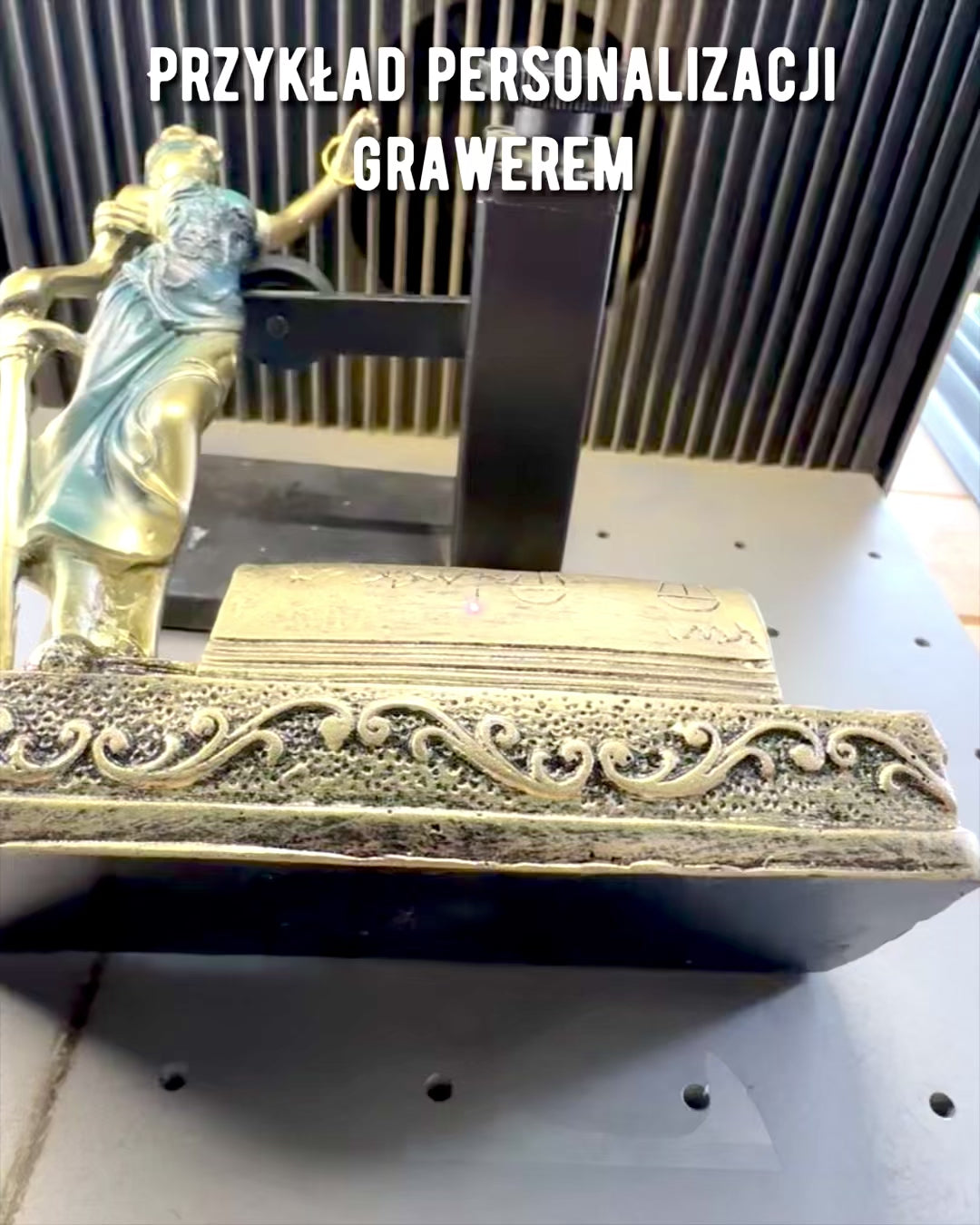 Statuet "Justicia 2" - Godin van de Rechtvaardigheid – Artistieke Decoratie voor op de Plank, Ambacht van Hars, personalisatie met gravure