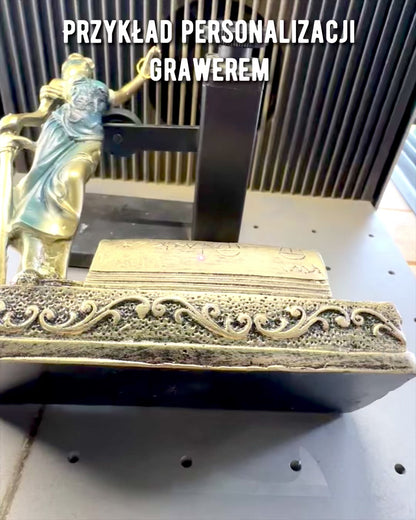 Statuet "Justicia 2" - Godin van de Rechtvaardigheid – Artistieke Decoratie voor op de Plank, Ambacht van Hars, personalisatie met gravure