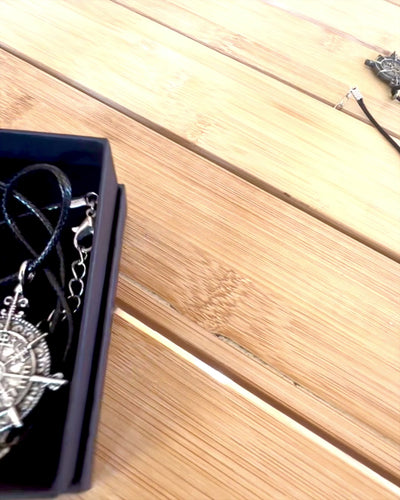 Amulet Noorderkrijger - Vikingkompas, mogelijkheid tot personalisatie met gravure als cadeau, 2 varianten om uit te kiezen