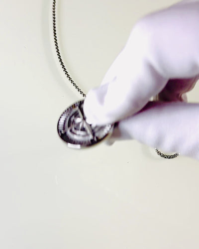Kompas Ketting – Gesmede Sieraden van Roestvrij Staal voor Mannen en Vrouwen in Twee Kleuren, met Gravure