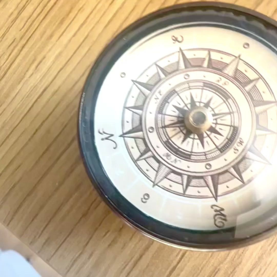 Messing kompas met zwevende wijzerplaat NC1609
