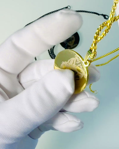 Wisiorek "Urban Elegance" – Ronde Medaille van Roestvrij Staal in Twee Kleuren met Personaliseringsoptie