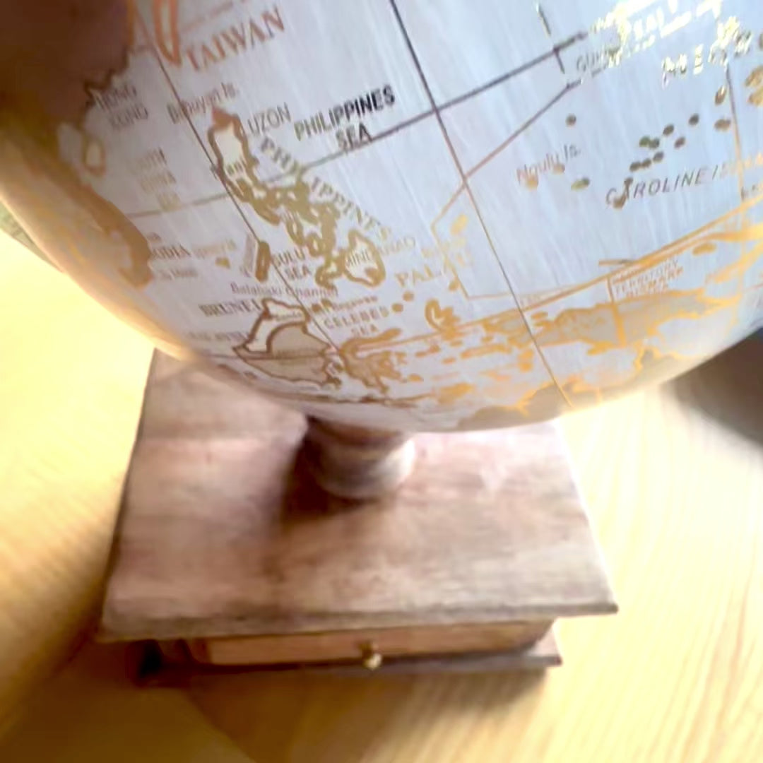 Elegante vintage bureauglobe met houten voet en lade