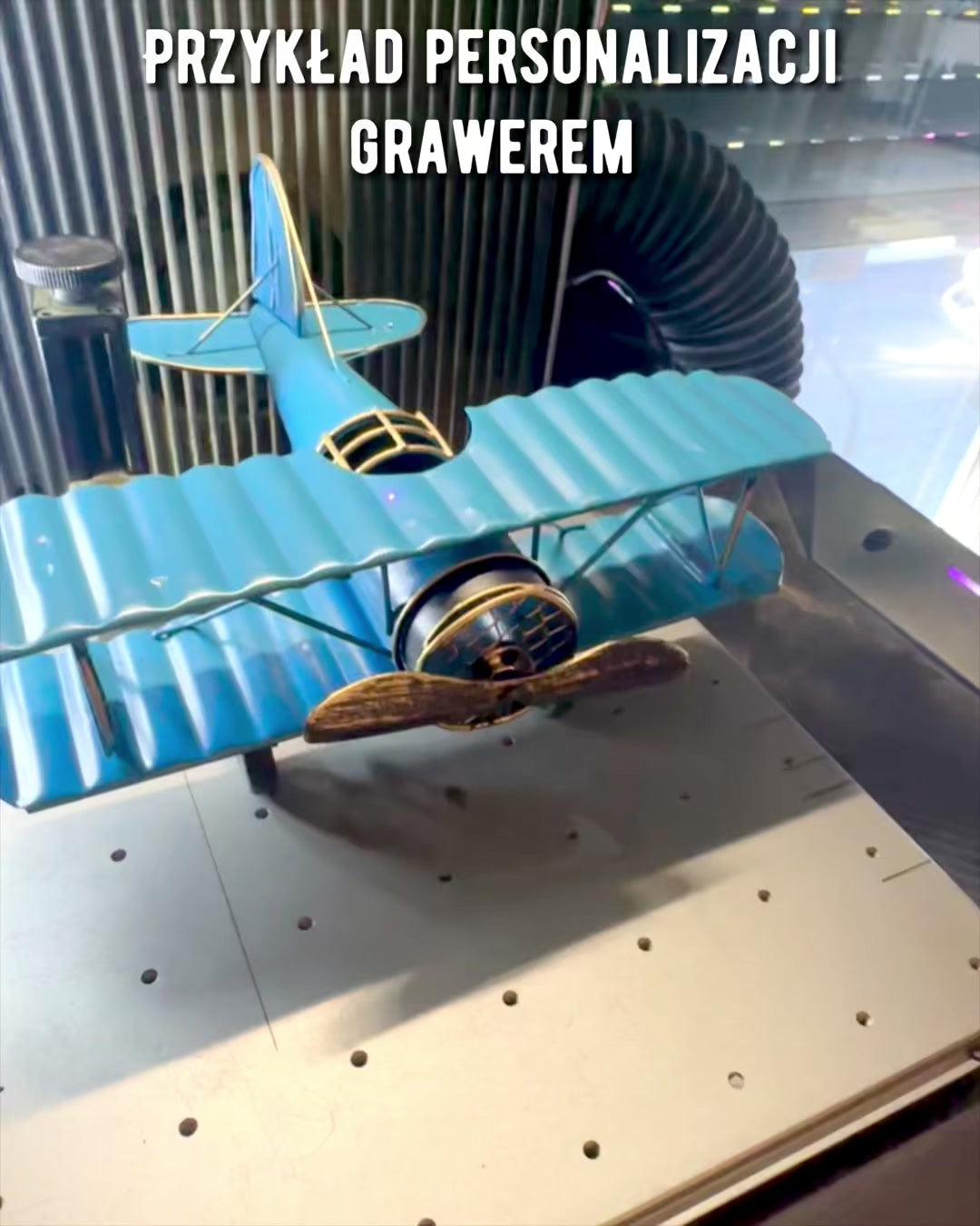 Metalen modelvliegtuig Blue Baron – retro, als cadeau, met graveeroptie