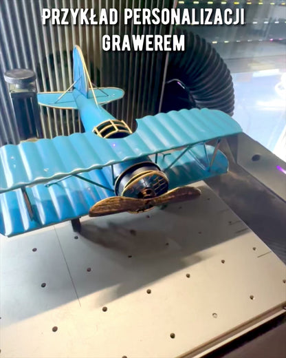 Metalen modelvliegtuig Blue Baron – retro, als cadeau, met graveeroptie