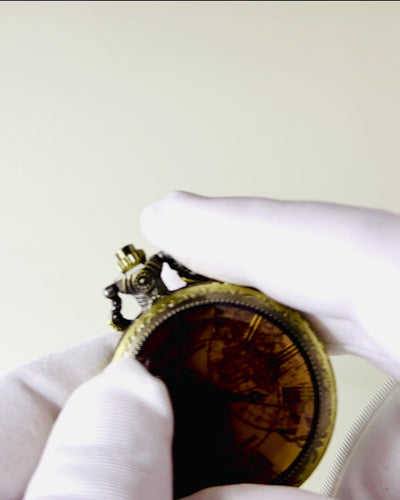 Klassieke Kwarts Zakhorloge met Wereldkaart – Vintage Stijl Hanger met Ketting voor Haar en Hem, gravure