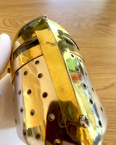 Mini Ridderhelm „Guardian” van messing – handgemaakt, 12 cm, mogelijkheid tot personalisatie met gravure als cadeau