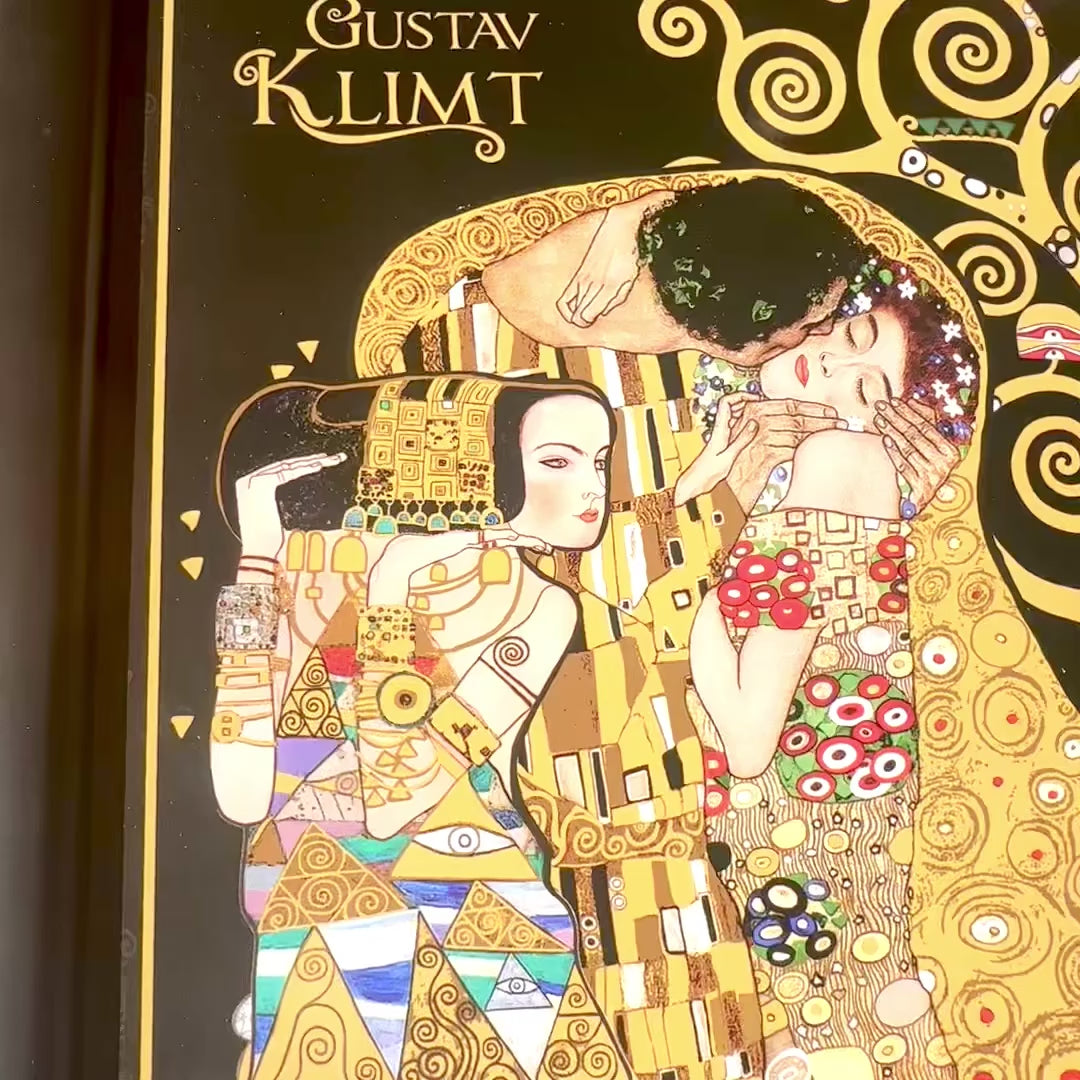 Laptopstandaard G. Klimt, Collage (CARMANI) met mogelijkheid tot personalisatie met gravure, ideaal als cadeau, afmetingen 30.5x40.5cm, stijlvol en comfortabel om op schoot te werken