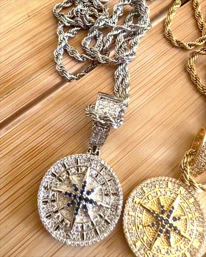 Ketting met Kompas Hanger in Glamour Stijl met Zirkonia voor Vrouwen en Mannen - 2 varianten om uit te kiezen, personalisatie met gravure als cadeau