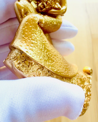 Beeldje "Eeuwige Liefde" kleur goud - 11 cm, Klein Decoratief Beeldje met Gravure Optie