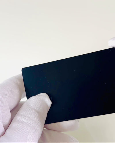 Exclusieve Zwarte Metalen Visitekaartje met Personaliseringsoptie – Ideaal als Cadeau