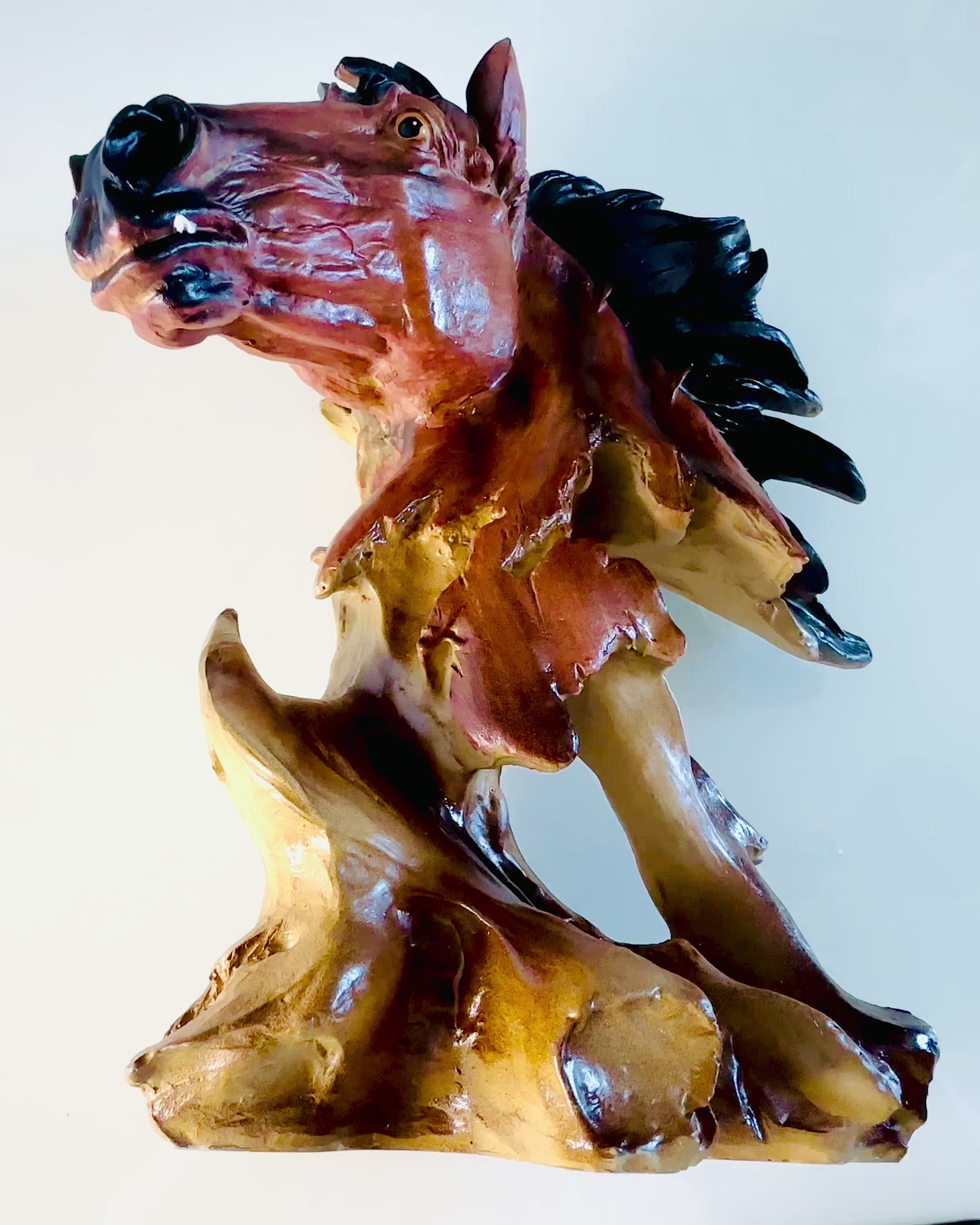Abstracte Paardensculptuur van Hars