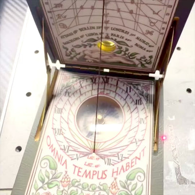 Zonnewijzer met kompas Kepler-diptiek